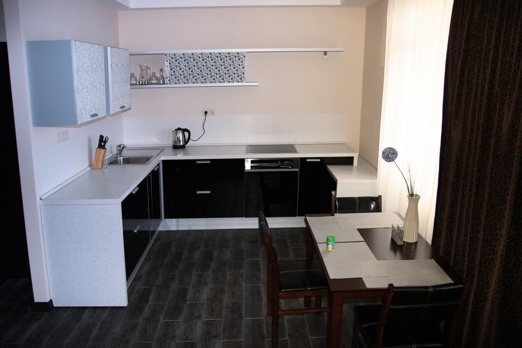 Alexandra Apartments Industrial Bridge Киев Екстериор снимка