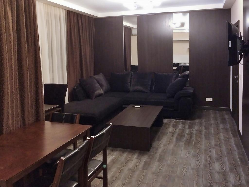 Alexandra Apartments Industrial Bridge Киев Екстериор снимка