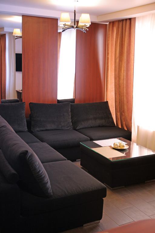Alexandra Apartments Industrial Bridge Киев Екстериор снимка