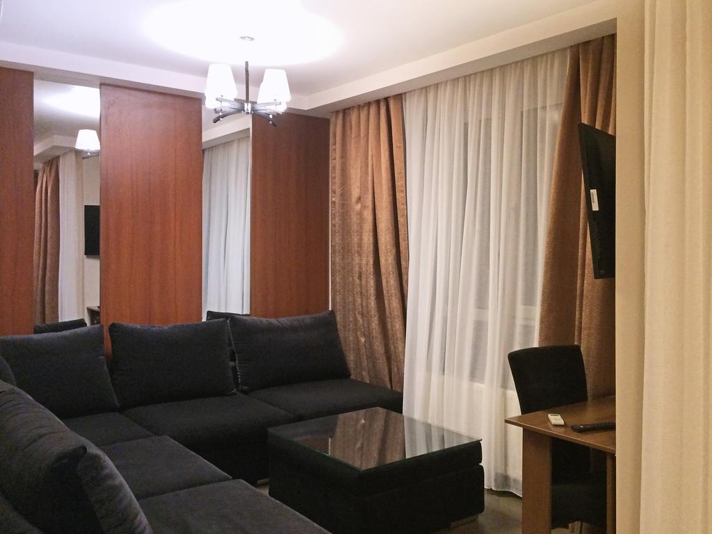 Alexandra Apartments Industrial Bridge Киев Екстериор снимка